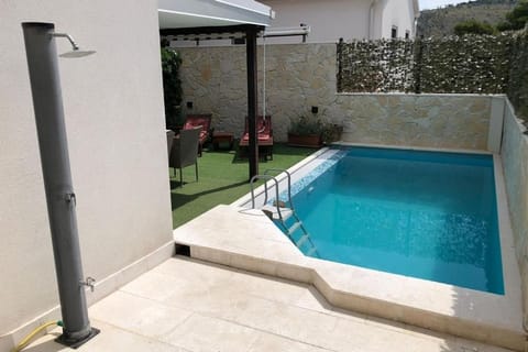 Swimming pool, Location, children, Family