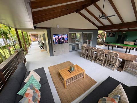 TV and multimedia, Seating area, Evening entertainment