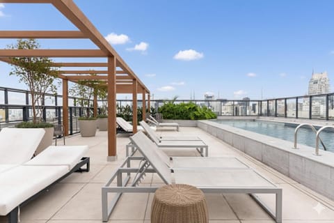 Pool view, Swimming pool, sunbed