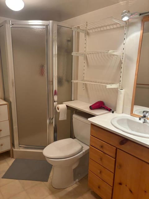 West Side Vancouver Private Room, Near UBC, Beaches and Transit Bed and Breakfast in Vancouver