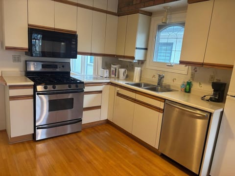 West Side Vancouver Private Room, Near UBC, Beaches and Transit Bed and Breakfast in Vancouver