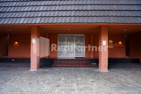 Facade/entrance