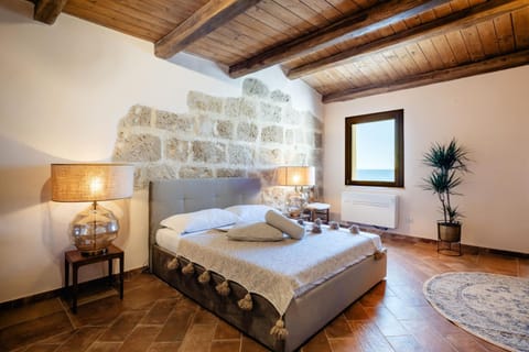 Bed, Photo of the whole room, Bedroom, towels, air conditioner