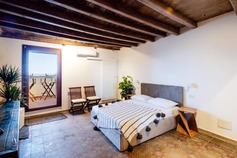 Bed, Photo of the whole room, Bedroom, air conditioner