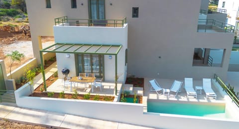 Property building, BBQ facilities, Swimming pool, sunbed