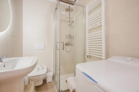 Shower, Toilet, Bathroom, bidet, towels