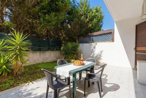 Property building, Balcony/Terrace, Living room