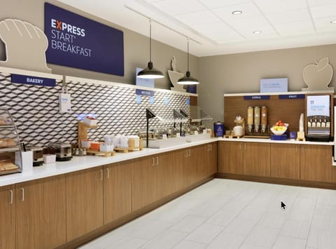 Holiday Inn Express & Suites Miami Intl Airport - 36th St by IHG Hotel in Miami Springs