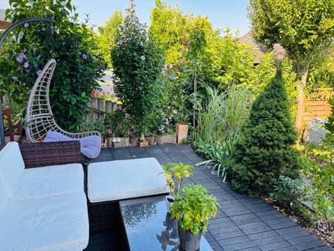 Garden, Balcony/Terrace