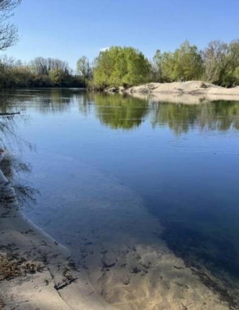 mobil home camping familial bord ardèche Campground/ 
RV Resort in Pont-Saint-Esprit