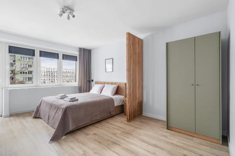 Seating area, Bedroom, wardrobe