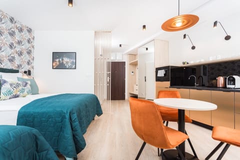 TV and multimedia, Coffee/tea facilities, Kitchen or kitchenette, Living room, Seating area, Dining area, oven, pet friendly