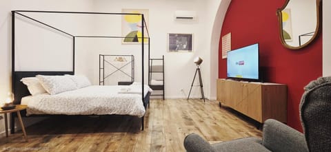 Bed, TV and multimedia, Living room, Photo of the whole room, Bedroom