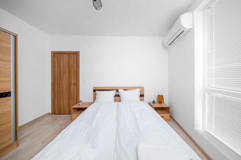 Bed, Bedroom, wardrobe, air conditioner