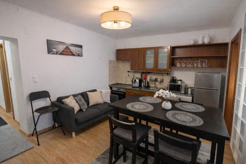 Coffee/tea facilities, Kitchen or kitchenette, Living room, Seating area, Dining area, dishwasher, oven, pet friendly, toaster
