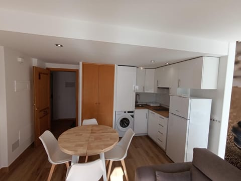 Dining area, dishwasher, washing machine