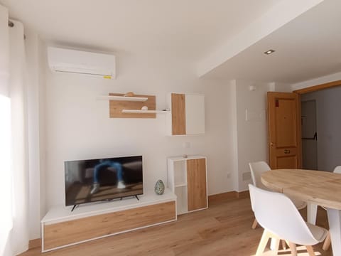 TV and multimedia, air conditioner