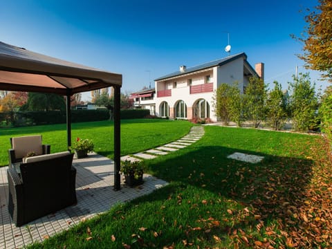 Nearby landmark, Property logo or sign, Natural landscape, On site, Garden view, Landmark view, Mountain view, Family