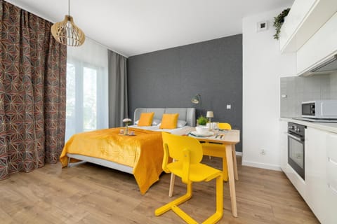 Bed, Kitchen or kitchenette, Photo of the whole room, Dining area, stove