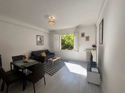TV and multimedia, Living room, Dining area