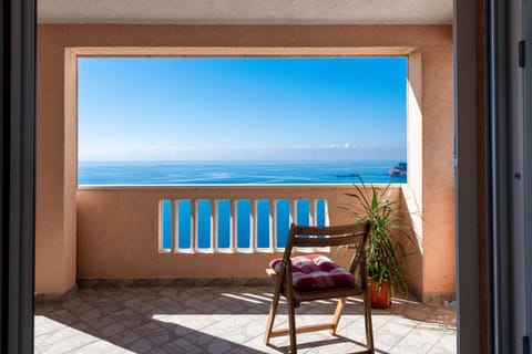View (from property/room), Balcony/Terrace, Seating area, Sea view