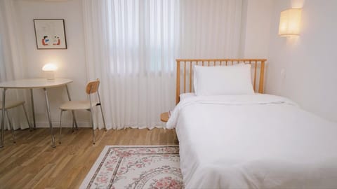 Bed, Living room, Bedroom