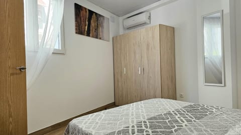 Golden Tower 2 Auto Check-in Bed and Breakfast in Gandia