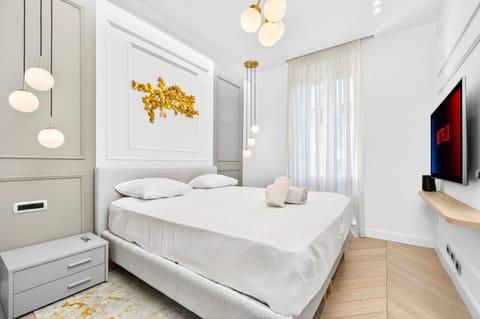 Bed, TV and multimedia, Bedroom, towels, wardrobe