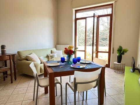 Living room, Lunch