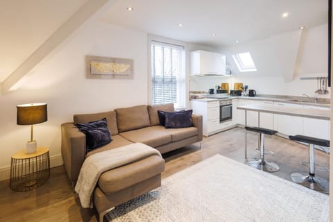 Kitchen or kitchenette, Seating area, Dining area, stove
