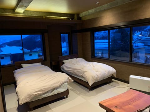 Bed, Natural landscape, Photo of the whole room, Bedroom