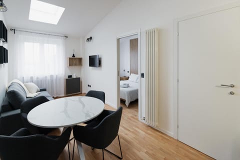 Communal lounge/ TV room, TV and multimedia, Living room, Seating area, Dining area, Evening entertainment