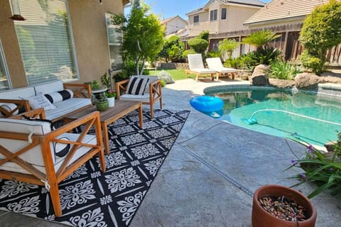 3BR Family Home with Pool and Hot Tub House in Clovis