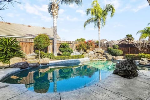 3BR Family Home with Pool and Hot Tub House in Clovis