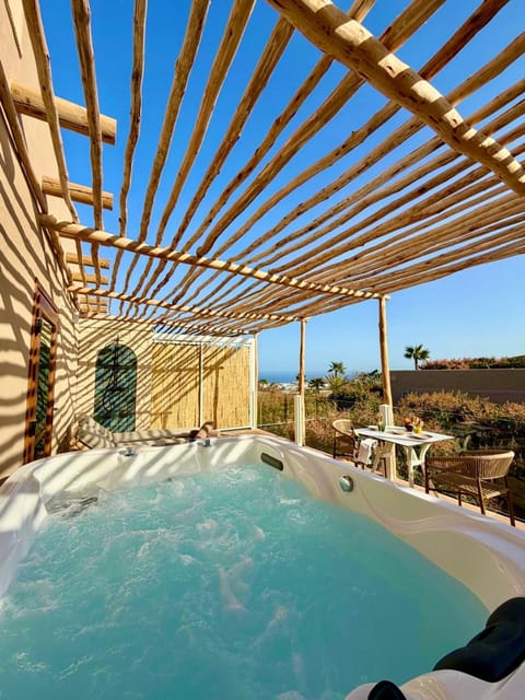 Shower, Day, Natural landscape, Hot Tub, sunbed