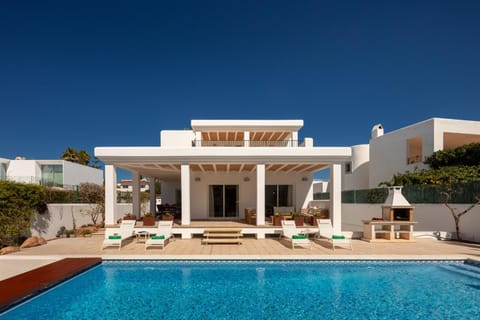 Property building, BBQ facilities, Swimming pool