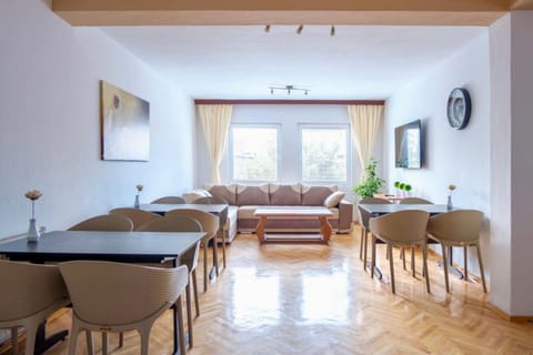 Restaurant/places to eat, Communal lounge/ TV room, Living room