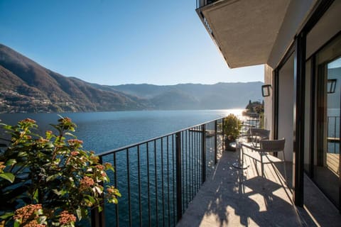 Villa Sull'acqua - Lakefront Apartment in Laglio