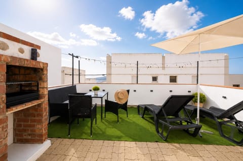 Patio, Day, BBQ facilities, View (from property/room), Balcony/Terrace, sunbed