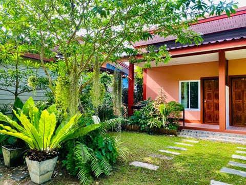 Baan Longhaad Hostel in Sala Dan