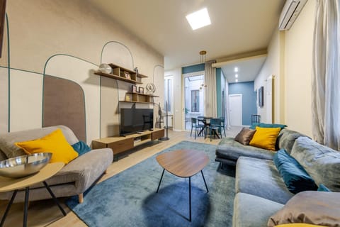 TV and multimedia, Living room, Dining area
