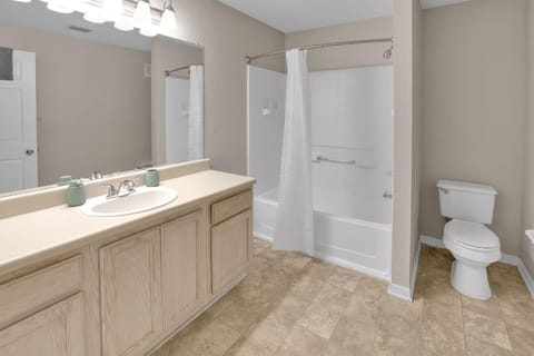 Modern Comfort w Balcony, Kitchen & WiFi Apartment in Homewood