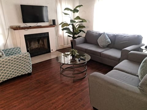 3 bedroom plus 2 baths in Beverly hills Apartment in Beverly Hills