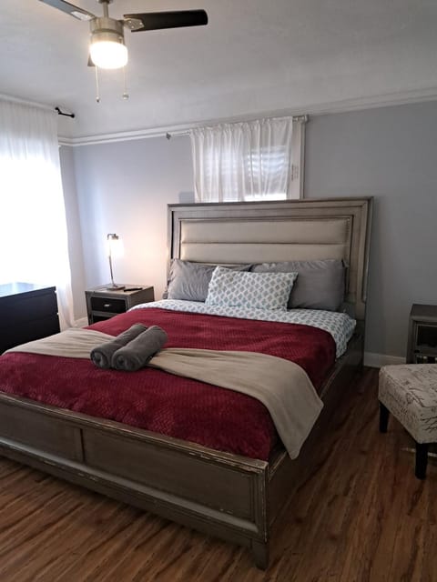 3 bedroom plus 2 baths in Beverly hills Apartment in Beverly Hills