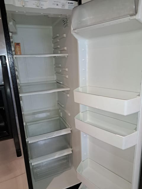 3 bedroom plus 2 baths in Beverly hills Apartment in Beverly Hills