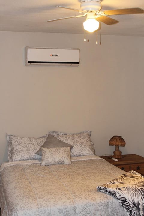 Pastor Apartments - Near International Bridge Apartment in Del Rio