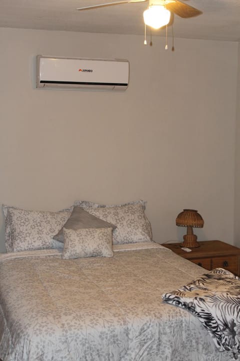 Pastor Apartments - Near International Bridge Apartment in Del Rio