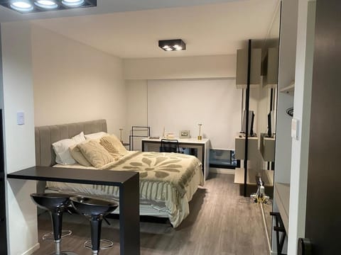 Bed, TV and multimedia, Photo of the whole room, Seating area, Dining area, Bedroom