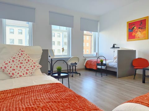 Bed, View (from property/room), Photo of the whole room, Decorative detail, Bedroom, heating