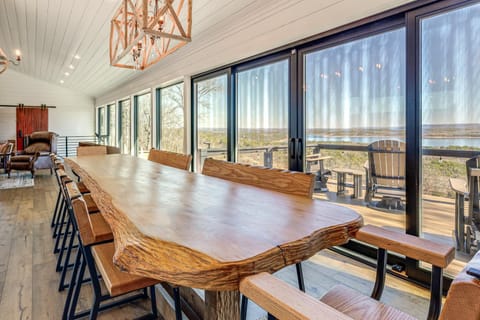 Scenic Overlook - Luxe Greers Ferry Hideaway! House in Fairfield Bay